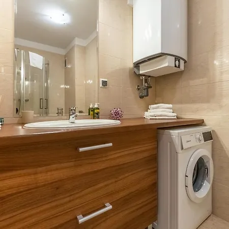 Aqua Marina Plaza-basen, Podziemny Garaz Gratis *