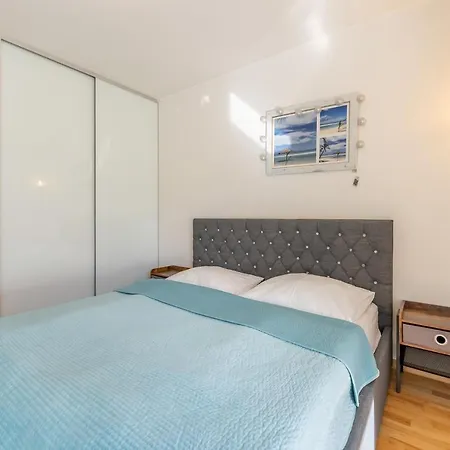 Aqua Marina Plaza-basen アパート